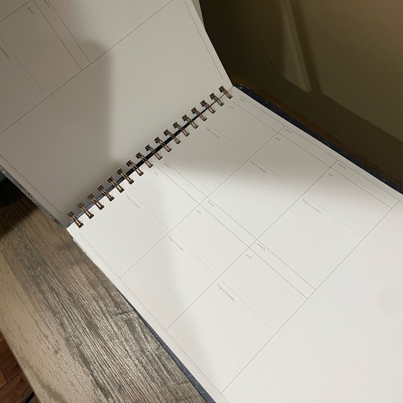 Laurel Denise Vertical Weekly Planner - Picture 4 of 16